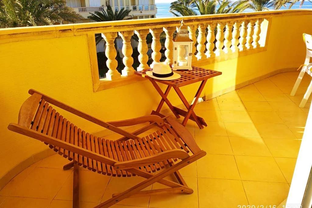 Estupendo Apartamento En Primera Linea De Playa Y Con Vistas Al Mar Dénia Exterior foto